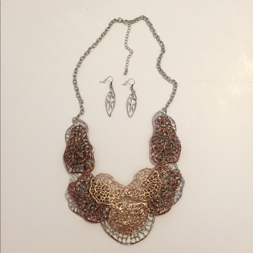 Hammered Metal Tri-Tone Necklace+Earring Set